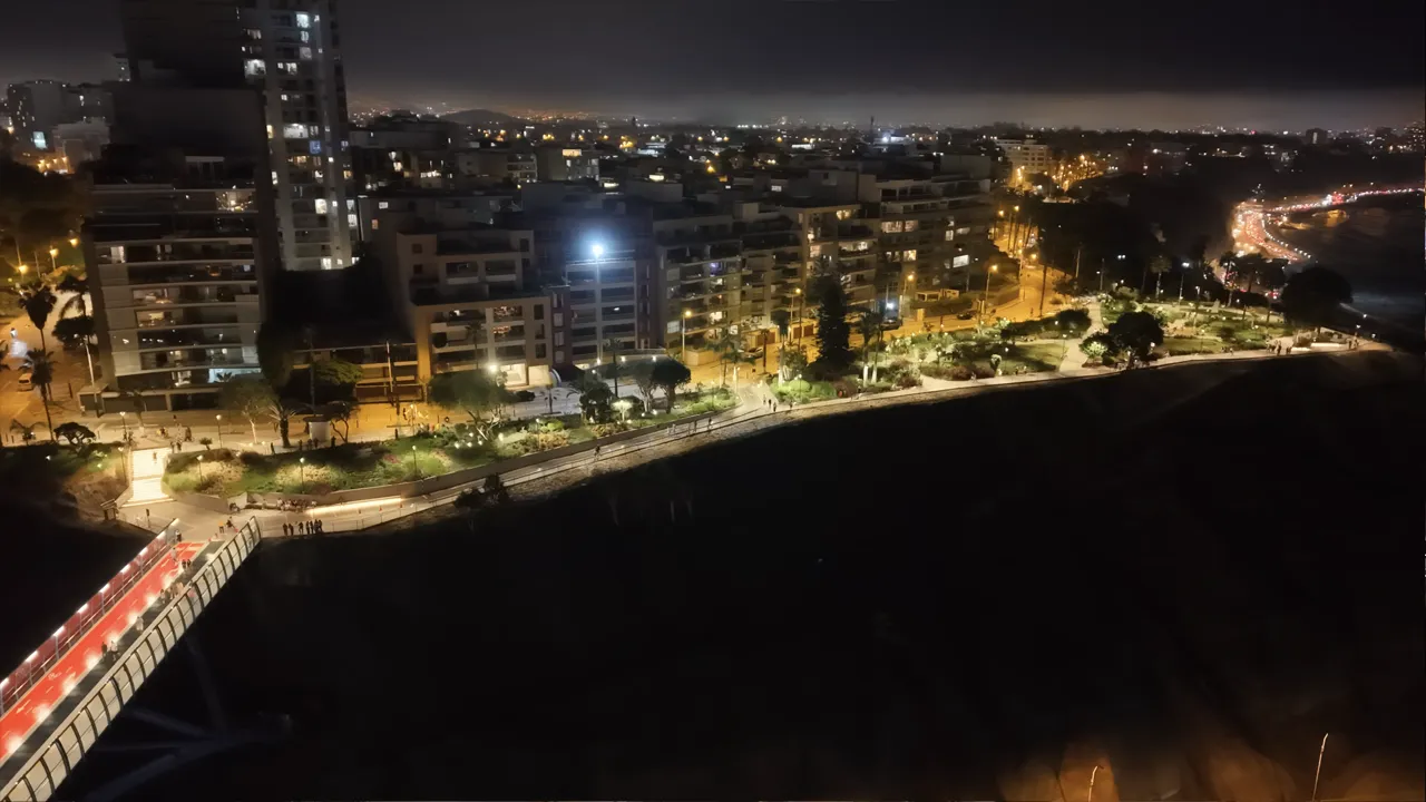 Parque Húsares de Junín y mirador Arturo Polanco - Noche