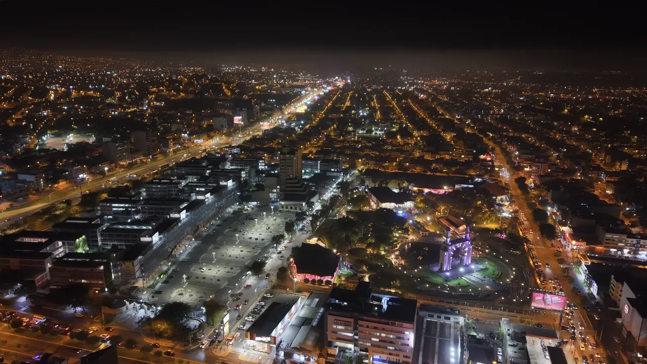 Parque de la amistad y Universidad Ricardo Palma - Noche