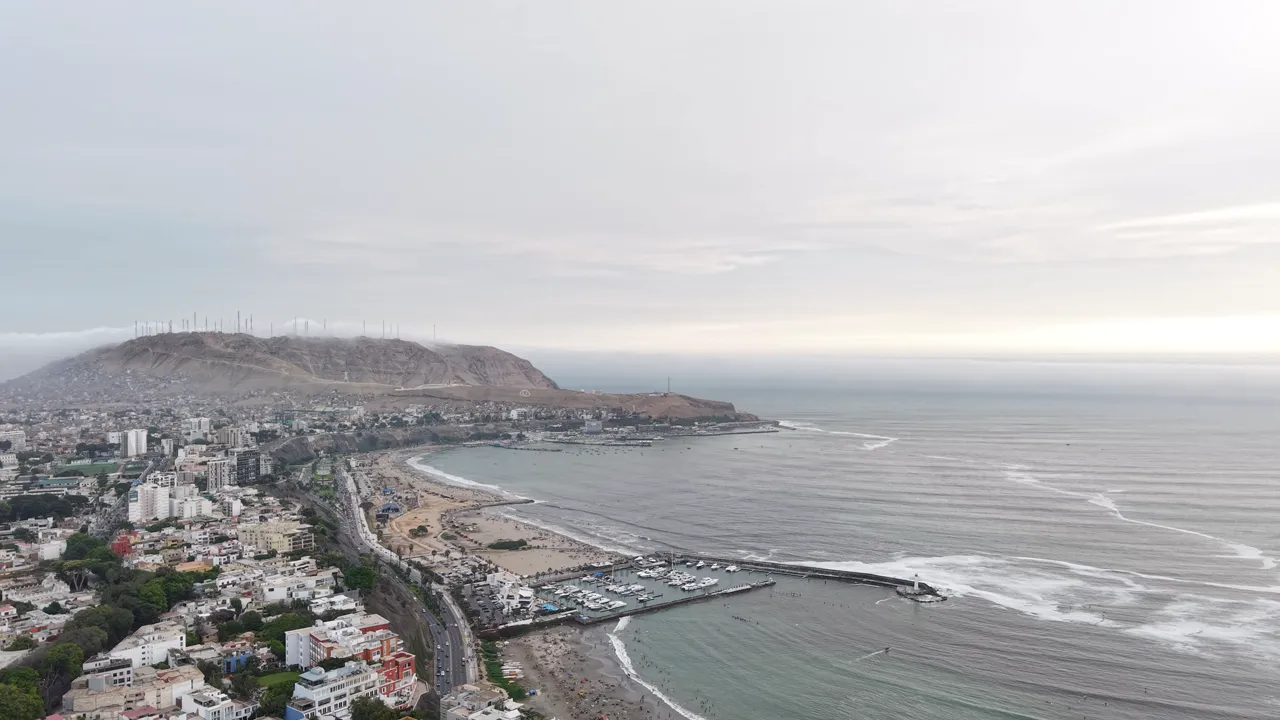Vista aérea mar y morro solar