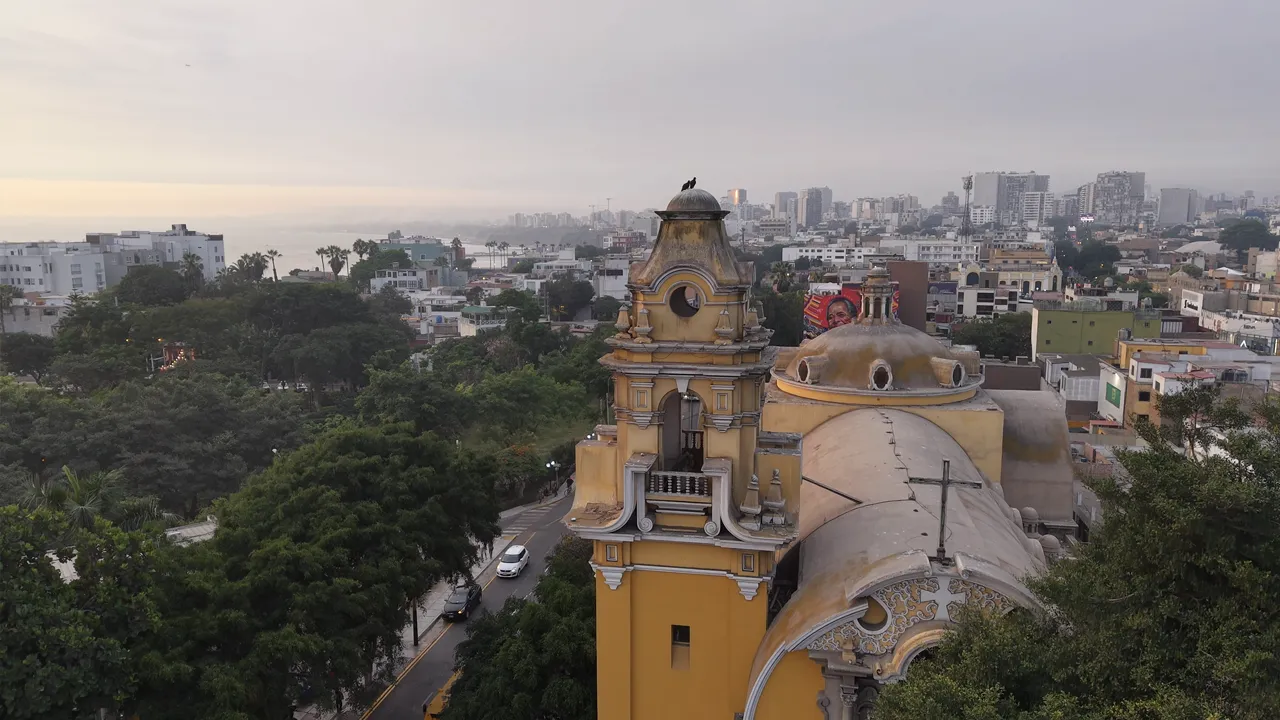 Parroquia La Santisima Cruz, Barranco - Elevación