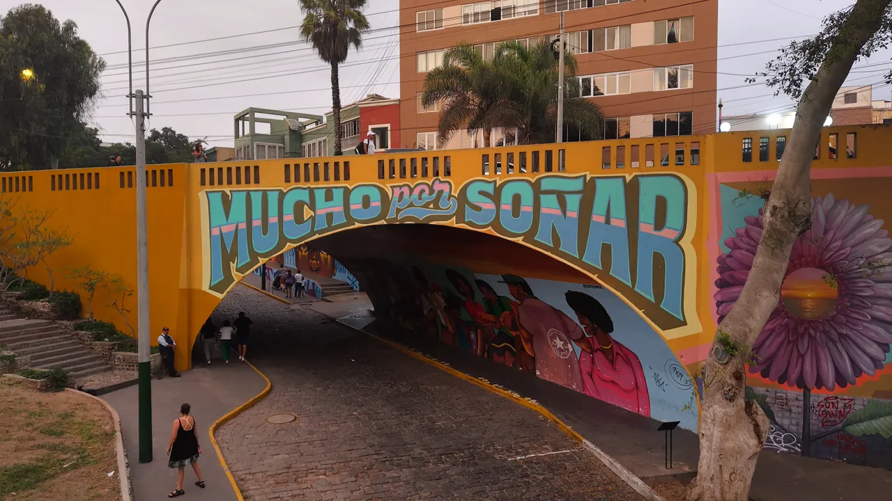 Mural bajada de los baños