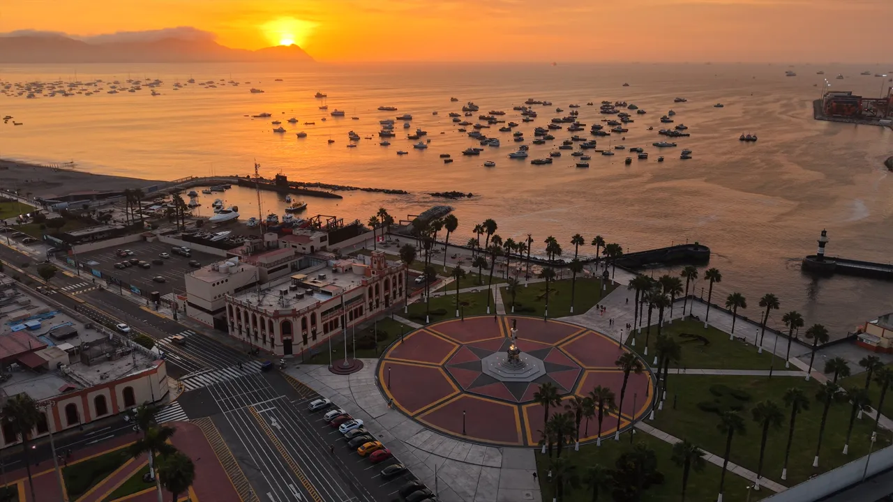 Paneo plaza Grau, puerto del Callao