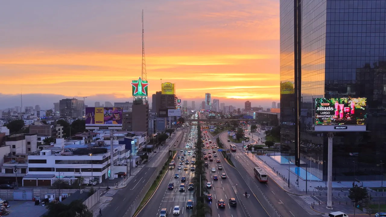 Av. Javier Prado, atardecer
